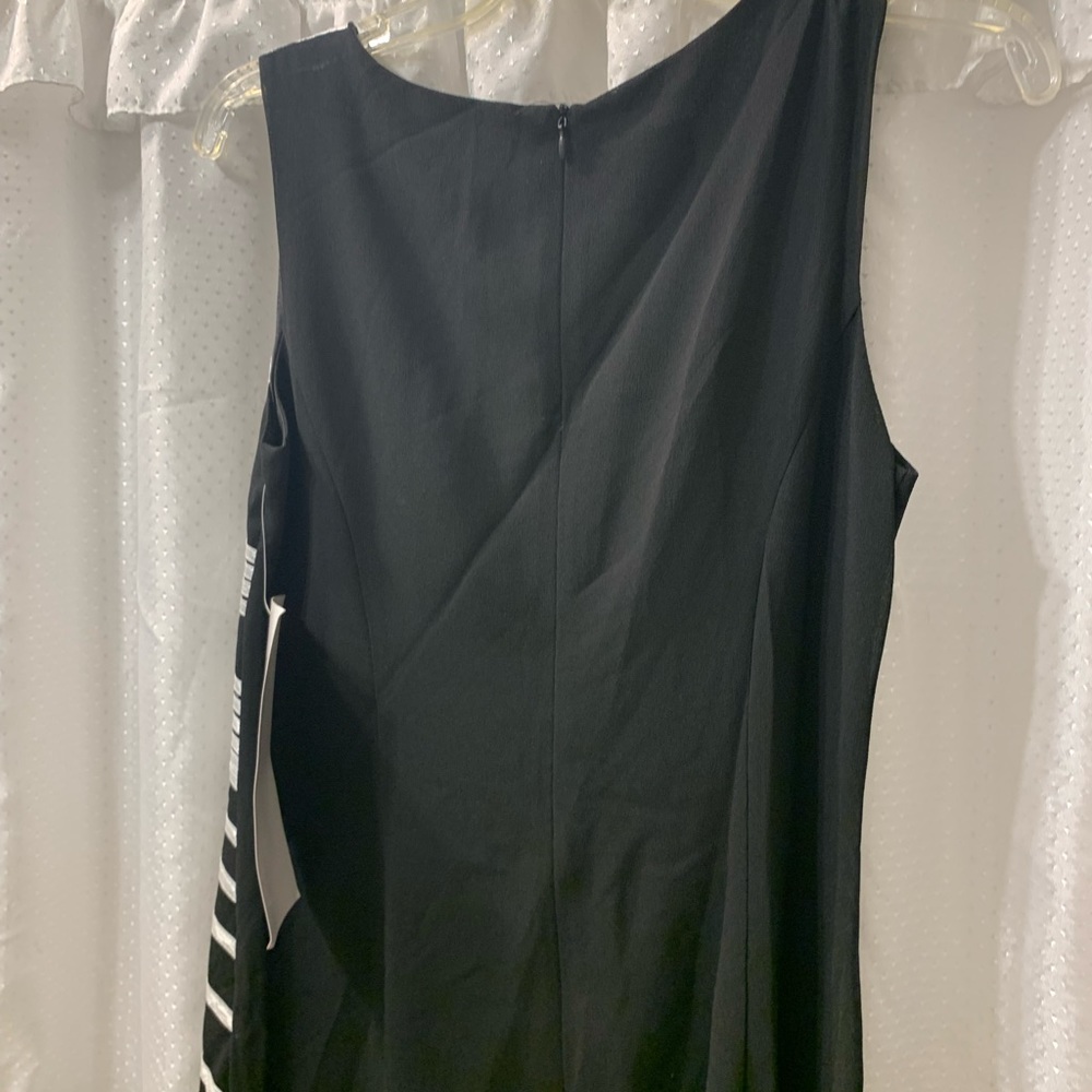 Dress - Picture 4 of 9